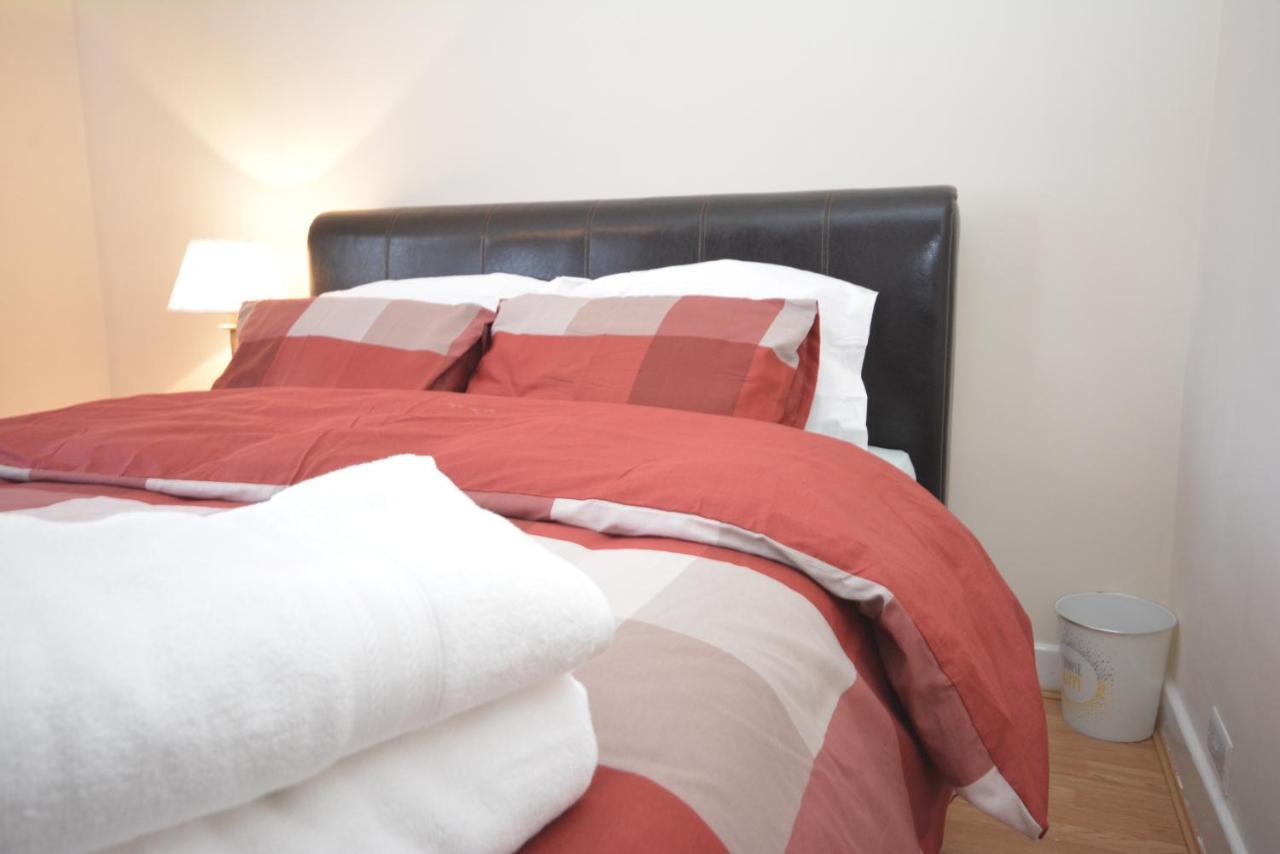 London Luxury 5 Bedroom House 2 Min Walk To The Tube Station 다게넘 외부 사진