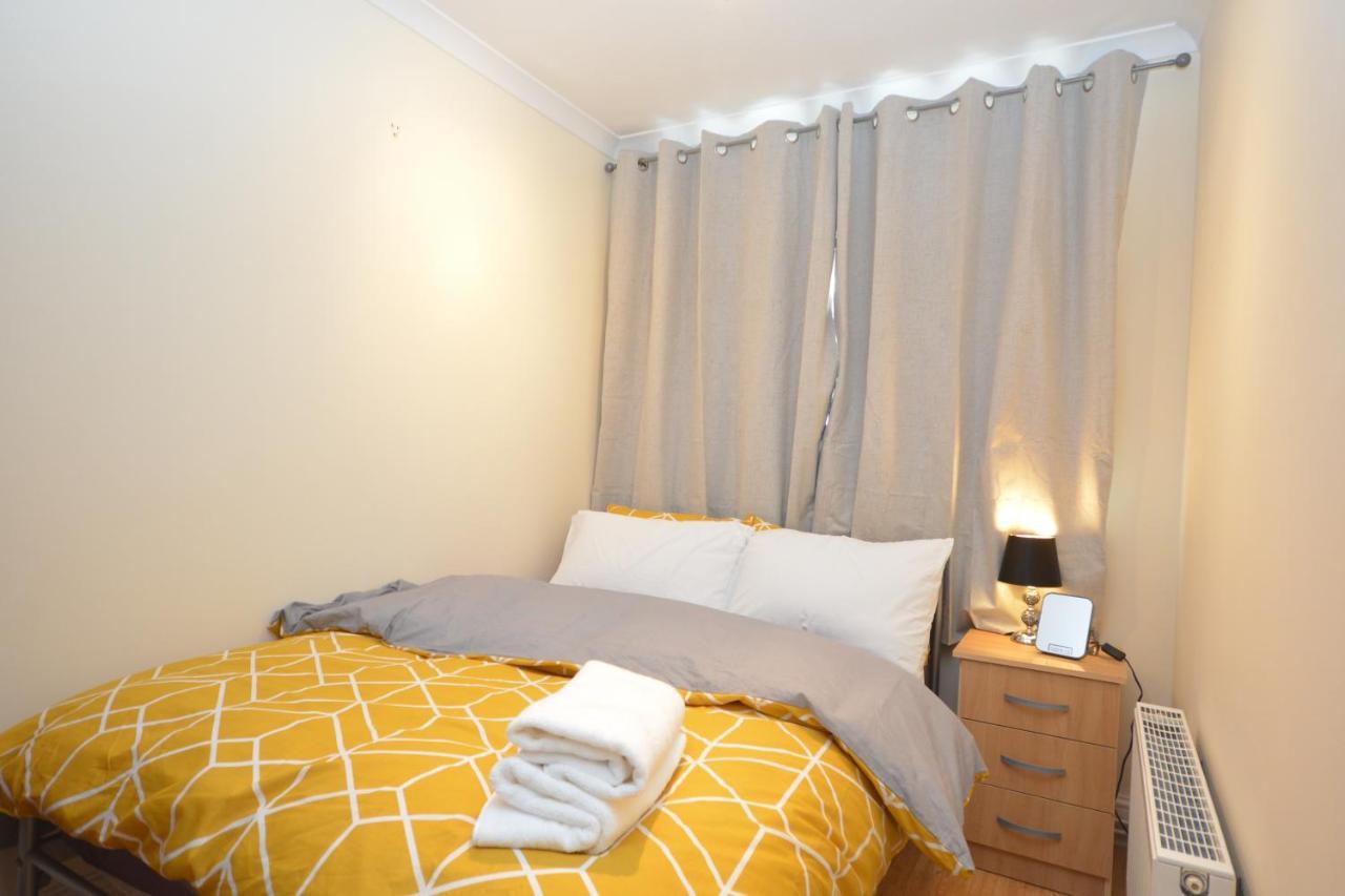 London Luxury 5 Bedroom House 2 Min Walk To The Tube Station 다게넘 외부 사진