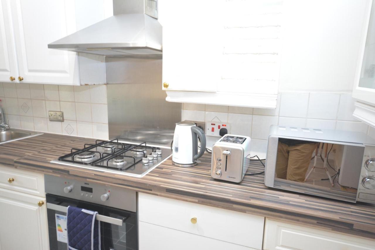 London Luxury 5 Bedroom House 2 Min Walk To The Tube Station 다게넘 외부 사진