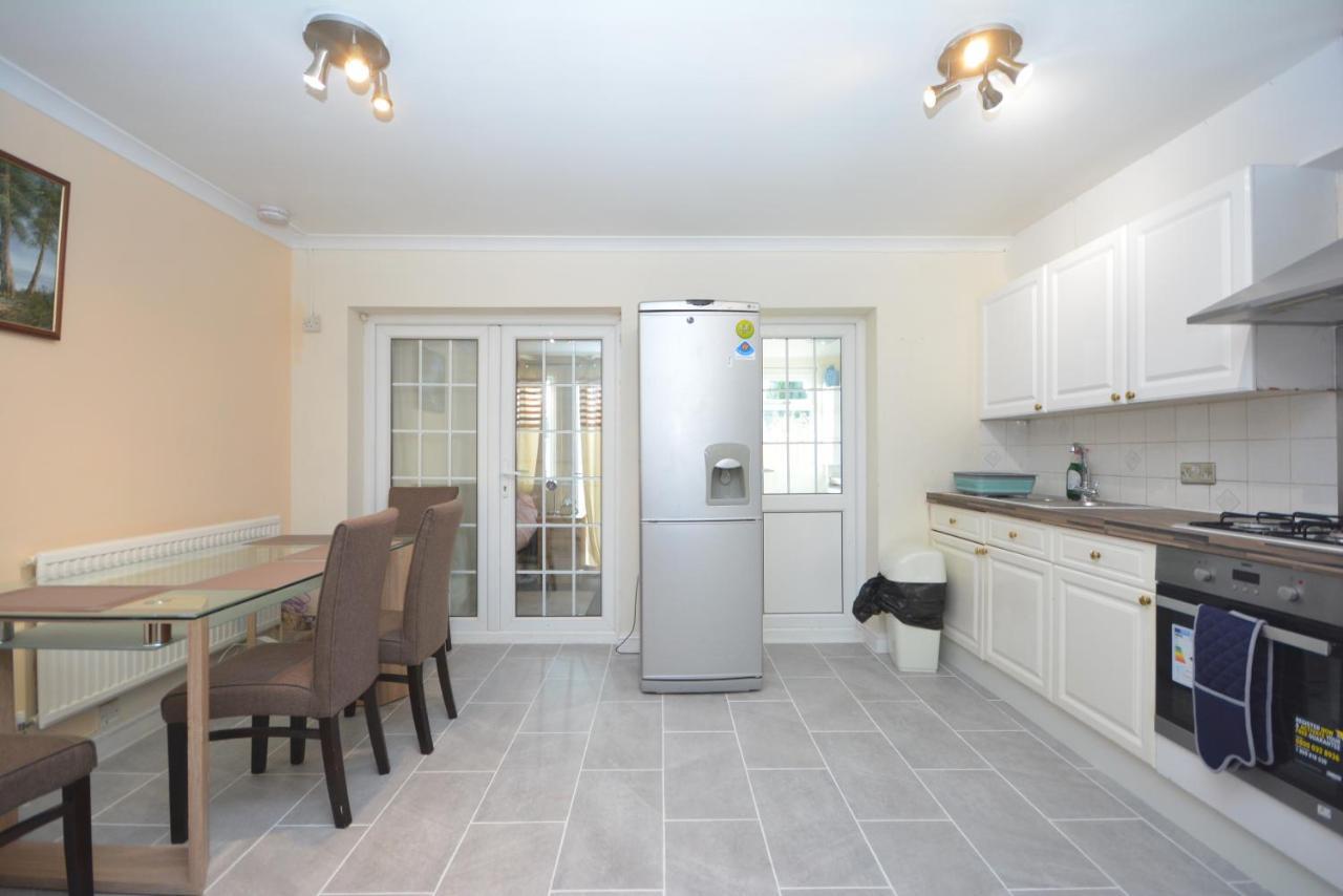 London Luxury 5 Bedroom House 2 Min Walk To The Tube Station 다게넘 외부 사진