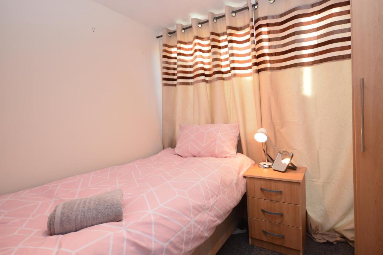 London Luxury 5 Bedroom House 2 Min Walk To The Tube Station 다게넘 외부 사진