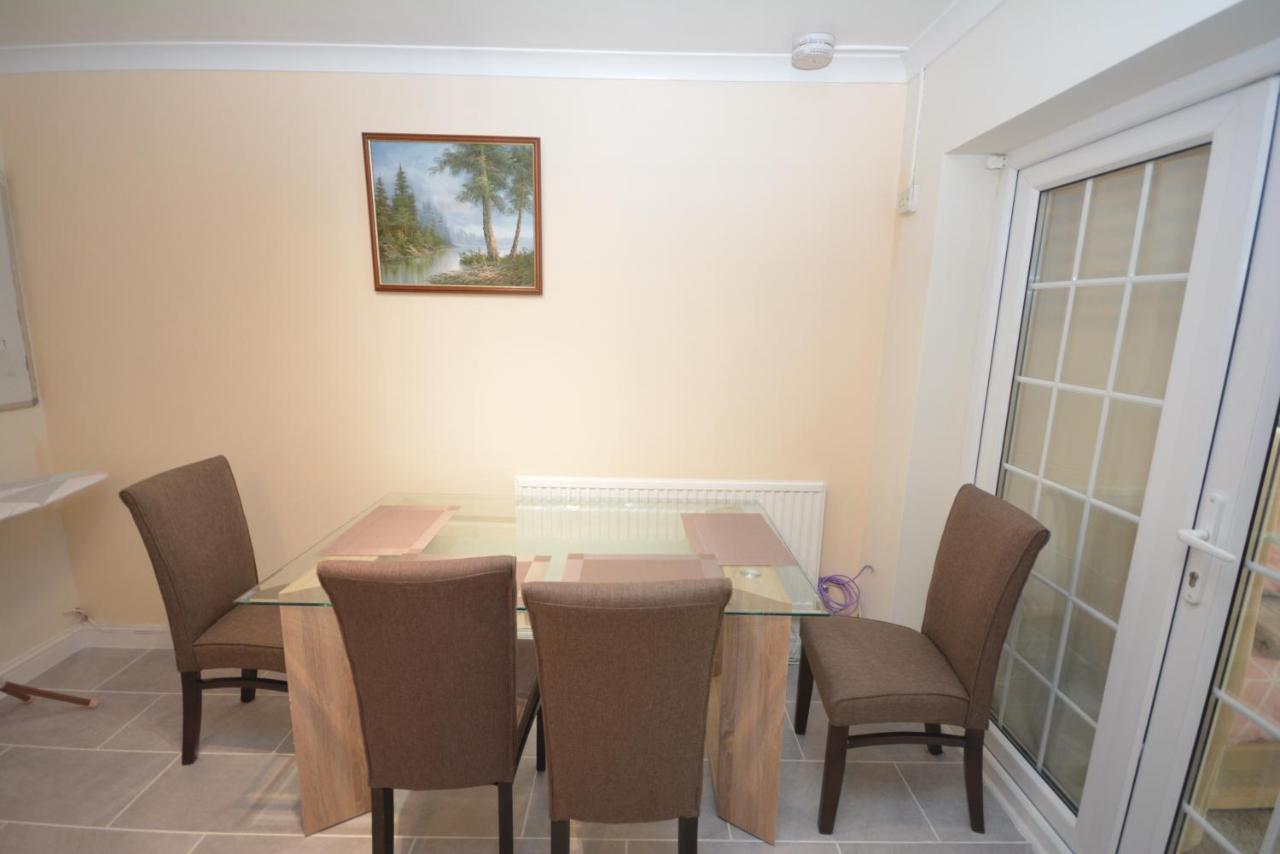 London Luxury 5 Bedroom House 2 Min Walk To The Tube Station 다게넘 외부 사진