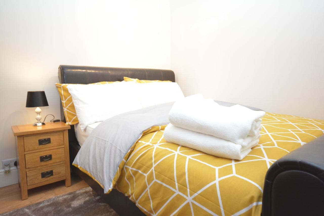 London Luxury 5 Bedroom House 2 Min Walk To The Tube Station 다게넘 외부 사진