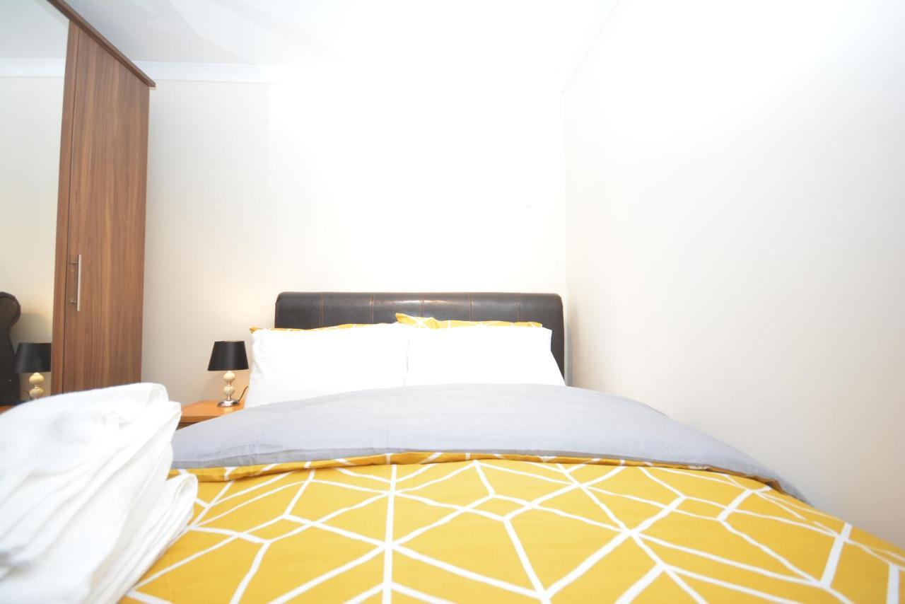 London Luxury 5 Bedroom House 2 Min Walk To The Tube Station 다게넘 외부 사진