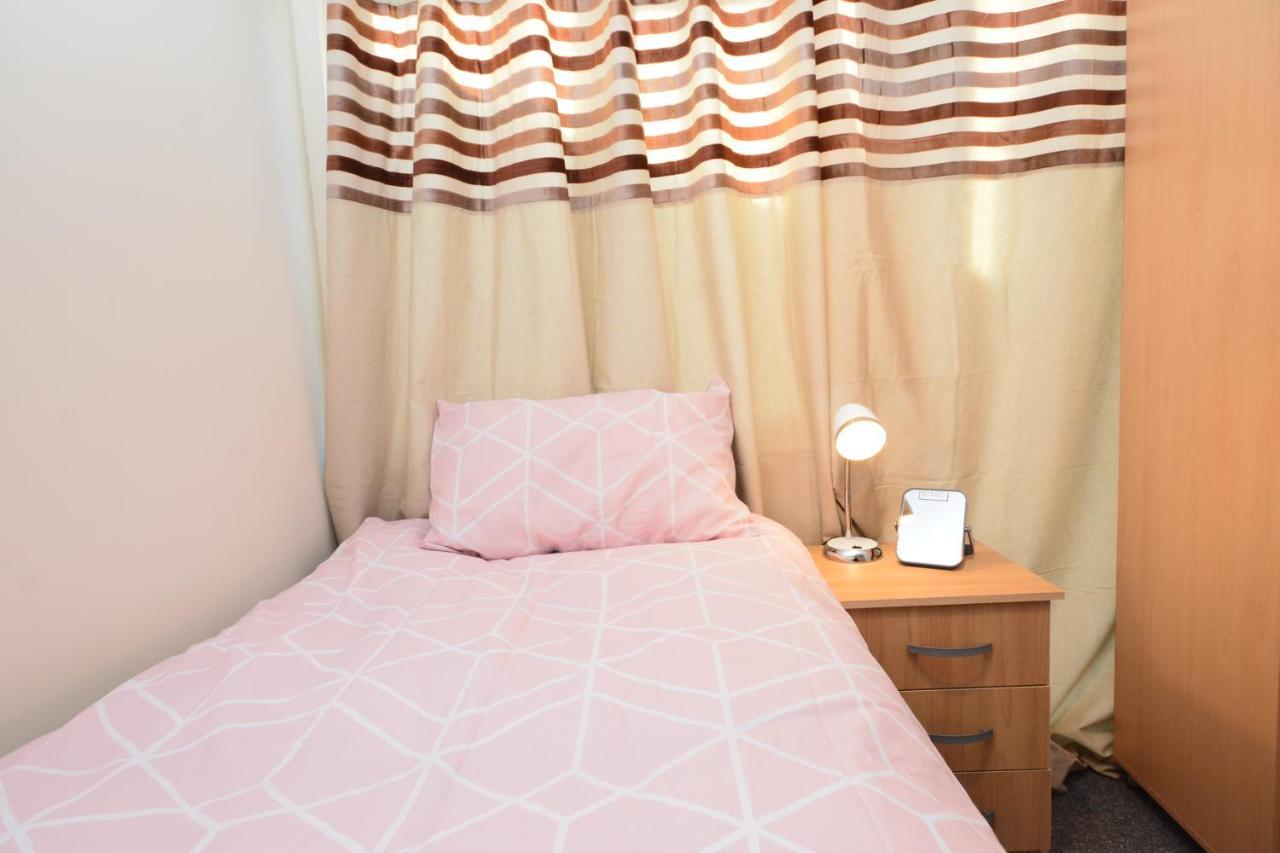 London Luxury 5 Bedroom House 2 Min Walk To The Tube Station 다게넘 외부 사진