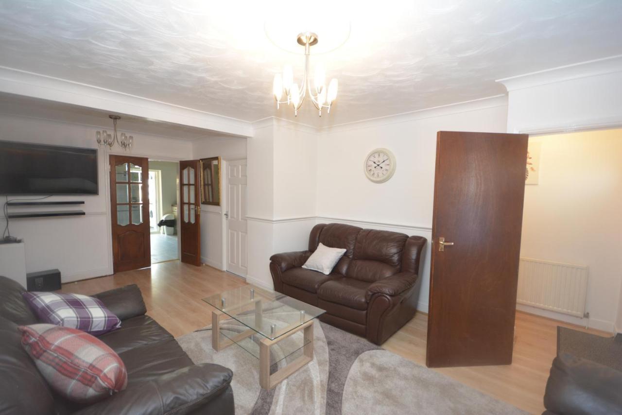 London Luxury 5 Bedroom House 2 Min Walk To The Tube Station 다게넘 외부 사진
