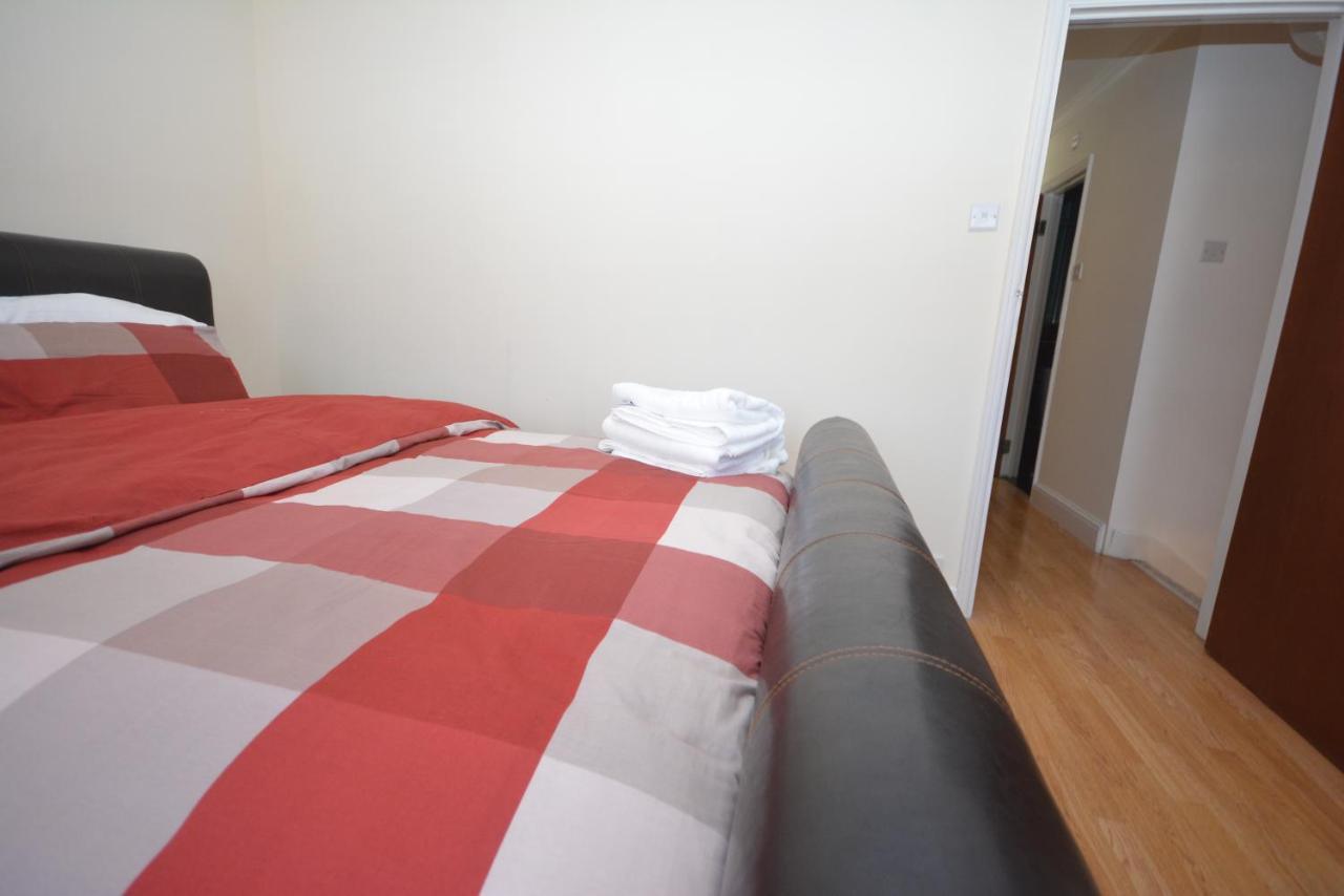 London Luxury 5 Bedroom House 2 Min Walk To The Tube Station 다게넘 외부 사진