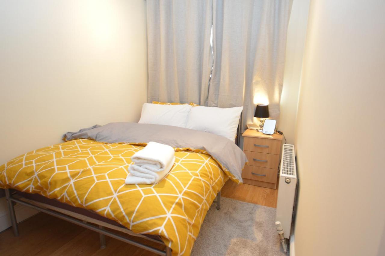 London Luxury 5 Bedroom House 2 Min Walk To The Tube Station 다게넘 외부 사진