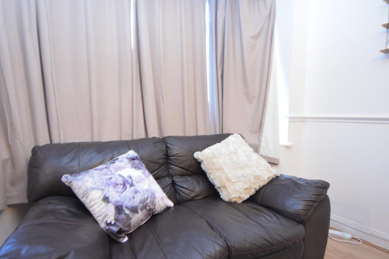 London Luxury 5 Bedroom House 2 Min Walk To The Tube Station 다게넘 외부 사진