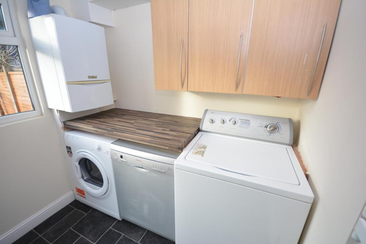 London Luxury 5 Bedroom House 2 Min Walk To The Tube Station 다게넘 외부 사진