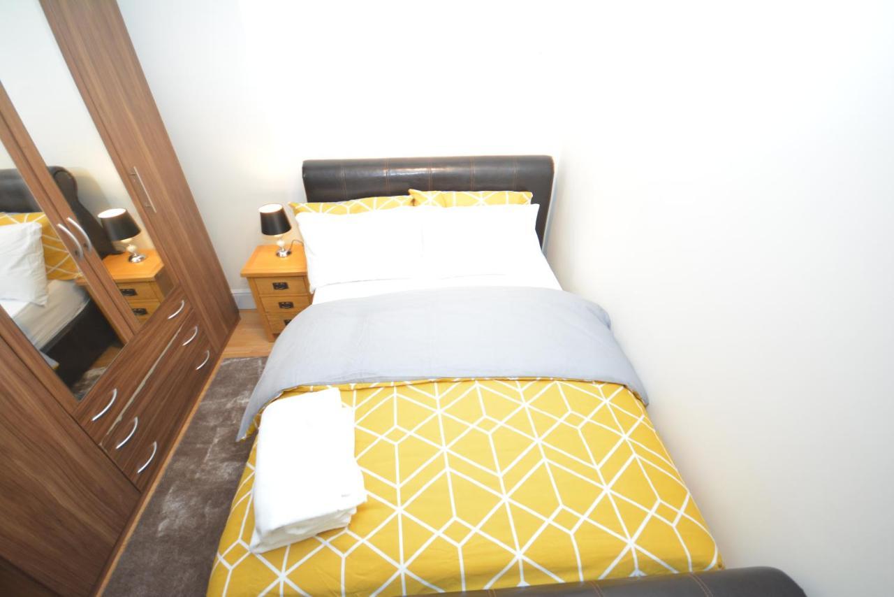 London Luxury 5 Bedroom House 2 Min Walk To The Tube Station 다게넘 외부 사진
