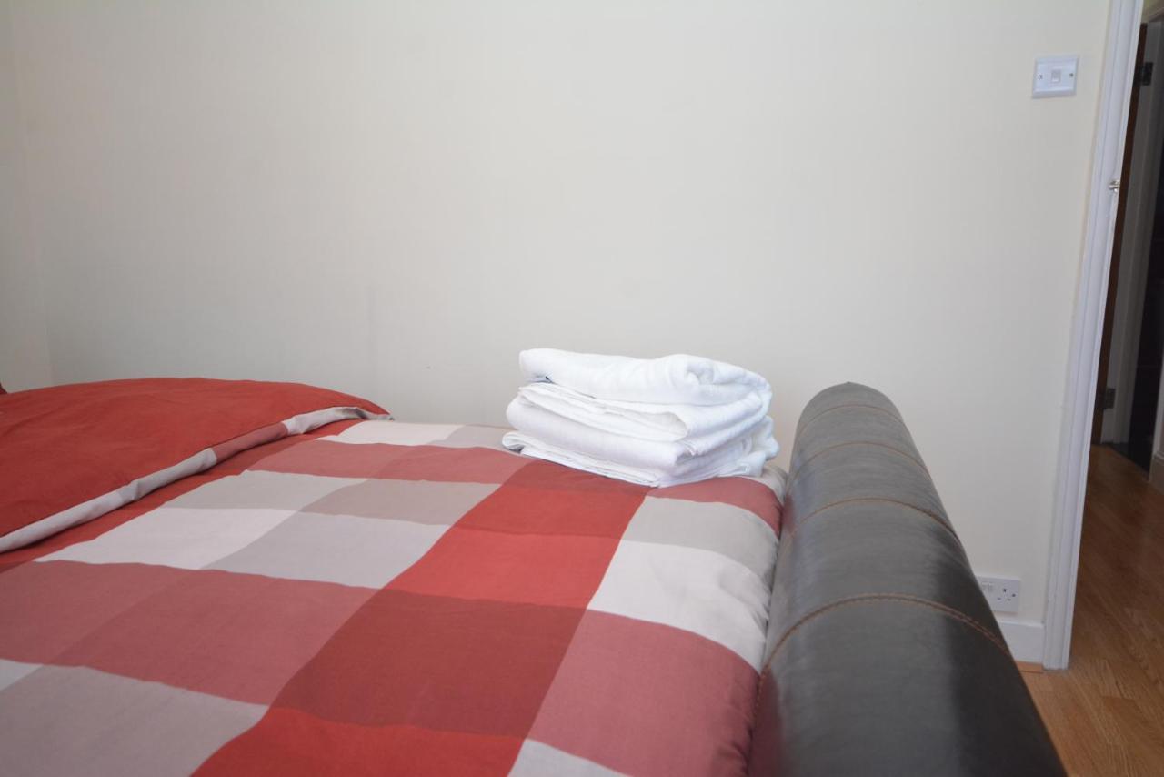 London Luxury 5 Bedroom House 2 Min Walk To The Tube Station 다게넘 외부 사진