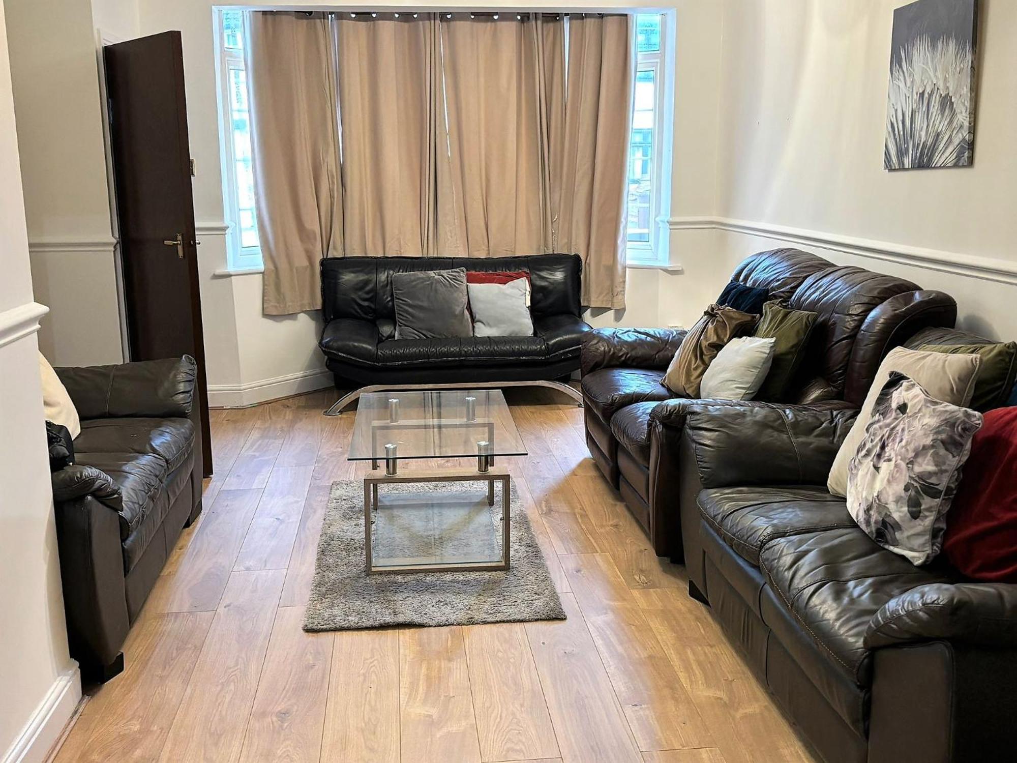 London Luxury 5 Bedroom House 2 Min Walk To The Tube Station 다게넘 외부 사진