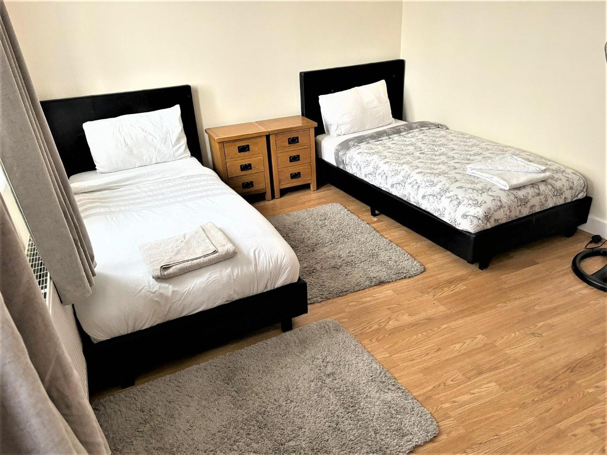 London Luxury 5 Bedroom House 2 Min Walk To The Tube Station 다게넘 외부 사진