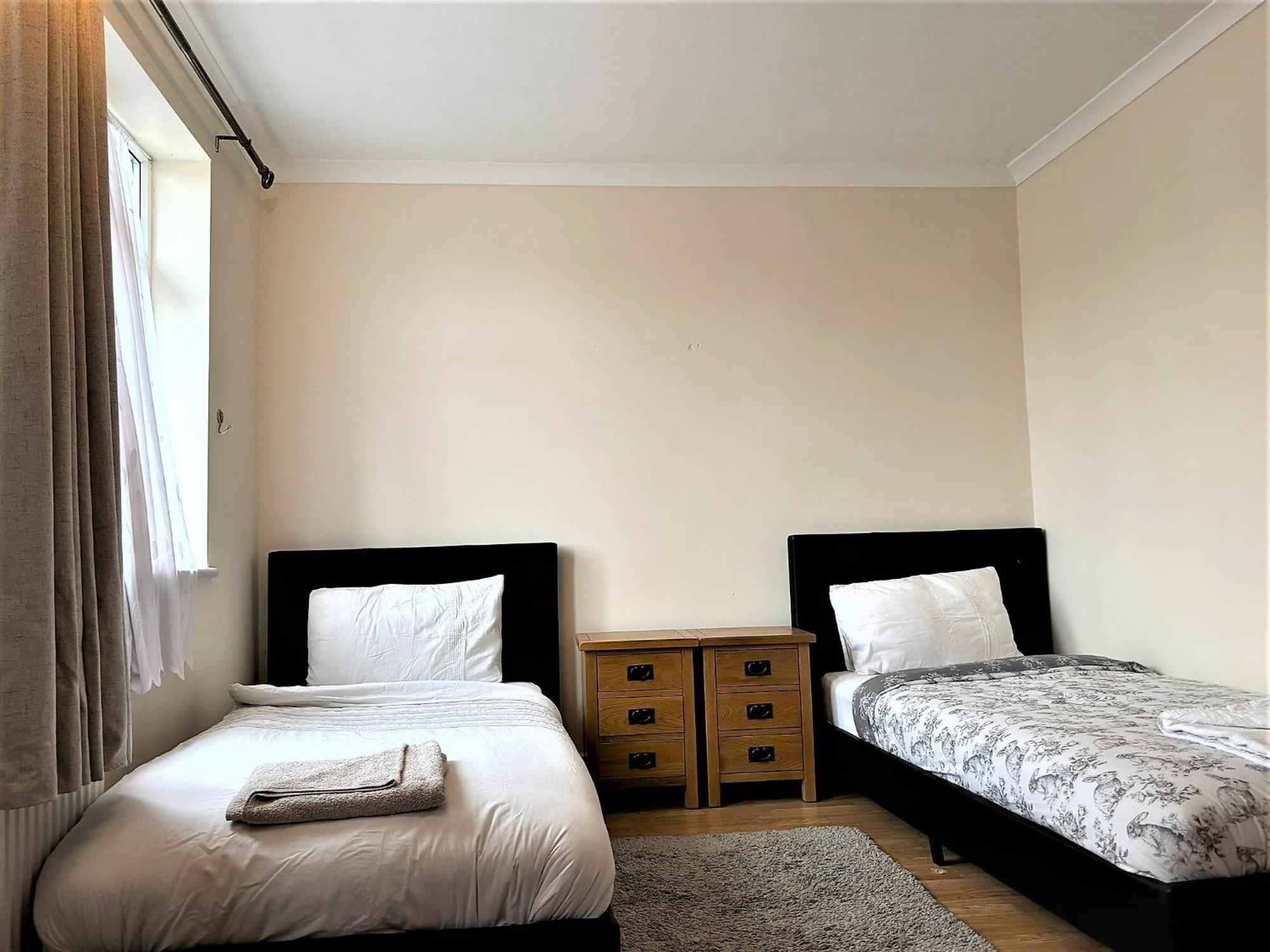 London Luxury 5 Bedroom House 2 Min Walk To The Tube Station 다게넘 외부 사진