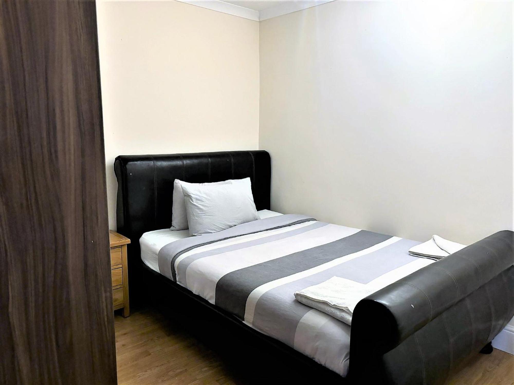 London Luxury 5 Bedroom House 2 Min Walk To The Tube Station 다게넘 외부 사진