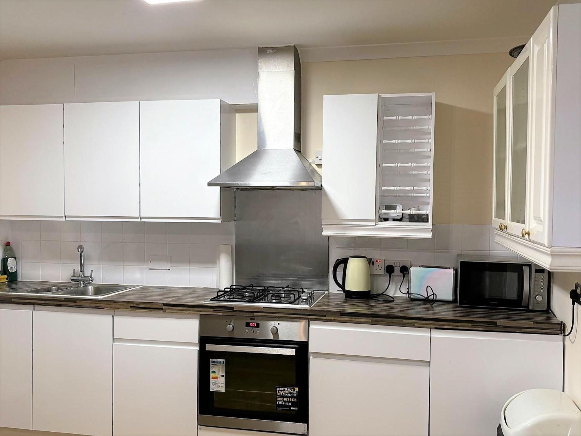 London Luxury 5 Bedroom House 2 Min Walk To The Tube Station 다게넘 외부 사진